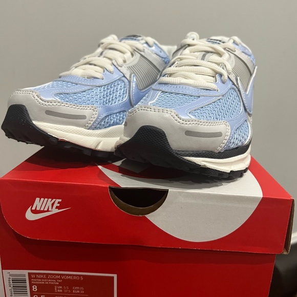 😍 NEW!!Nike Air Zoom Vomero 5
“Royal Tint and Photon Dust” - Picture 5 of 7
